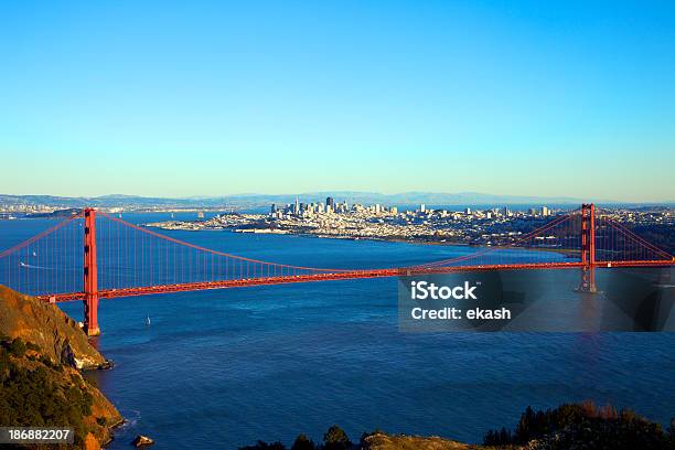 Foto de Espetacular De San Francisco e mais fotos de stock de Golden Gate Bridge - Golden Gate Bridge, Arranha-céu, Califórnia