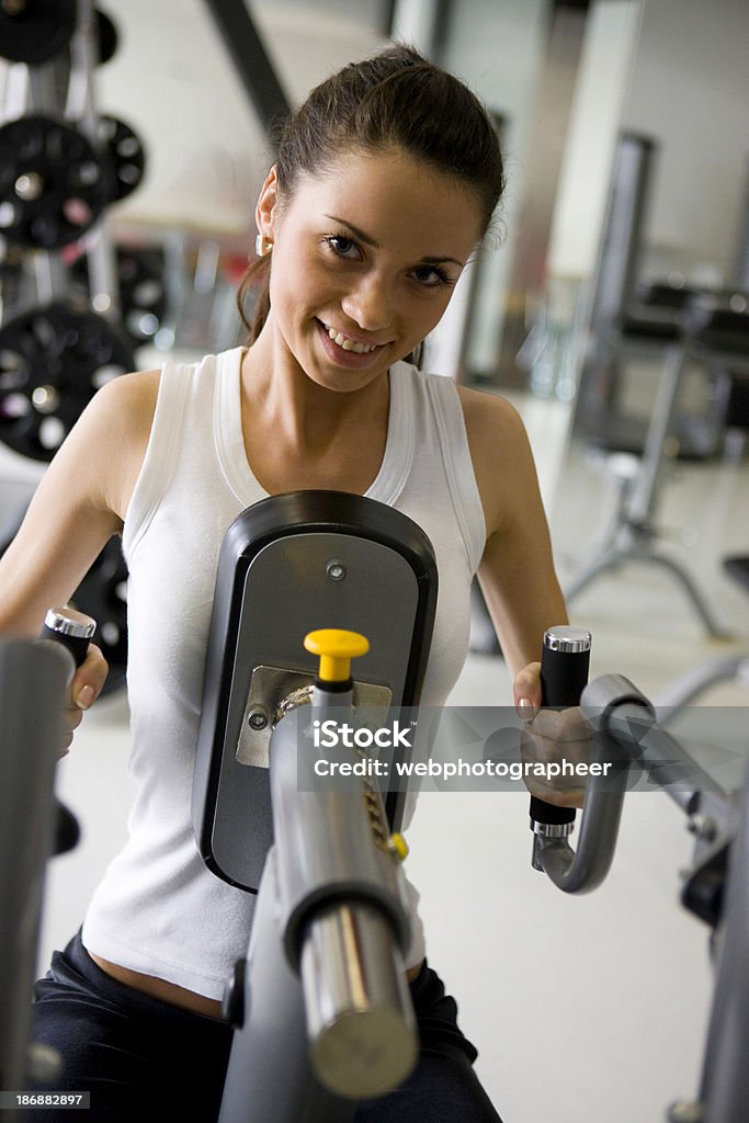 Mujer en el gimnasio - Foto de stock de Adulto libre de derechos