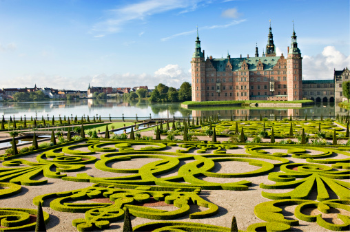 Castillo de Frederiksborg y los jardines, Hillerød Dinamarca. photo