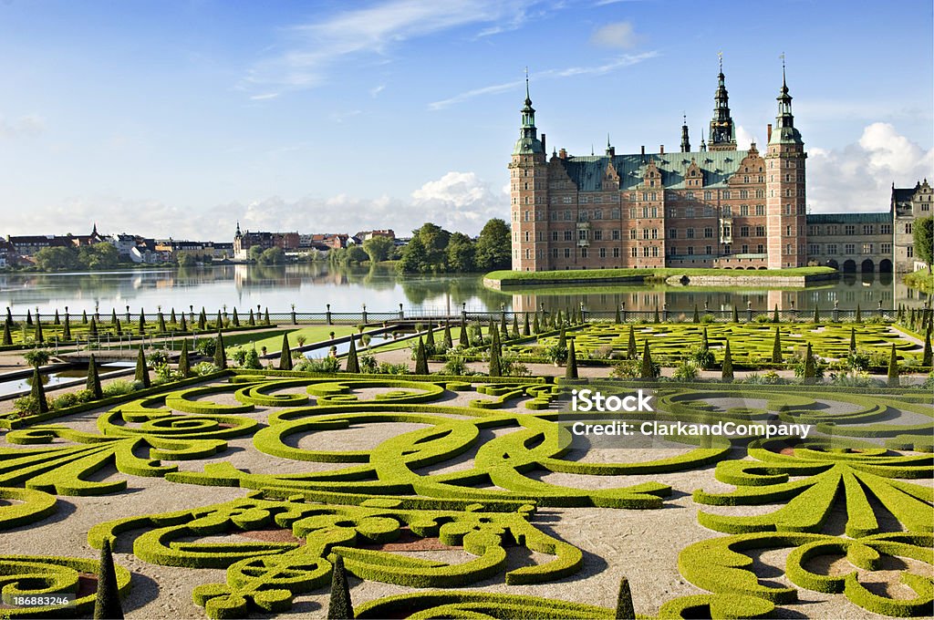 Palácio Frederiksborg e jardins, Hillerød Dinamarca. - Foto de stock de Dinamarca royalty-free