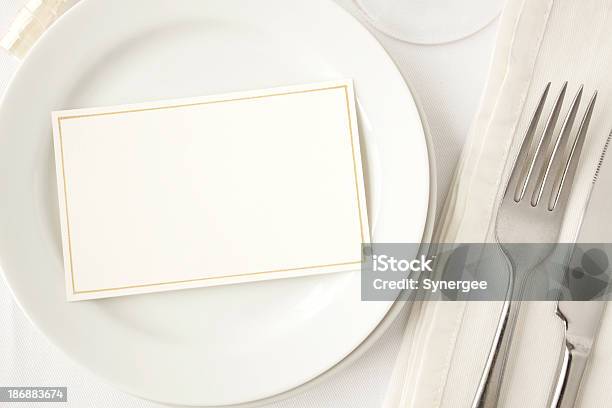 Eleganckie Restauracje - zdjęcia stockowe i więcej obrazów Nakrycie stołu - Nakrycie stołu, Winietka, Kolacja - Spotkanie towarzyskie