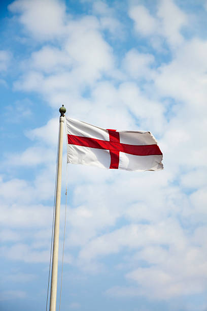 drapeau anglais de saint george - english flag st george flag flying photos et images de collection