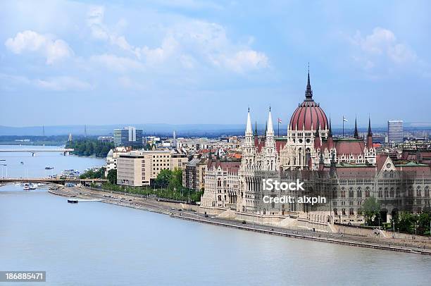 Parlamento Húngaro - Fotografias de stock e mais imagens de Arquitetura - Arquitetura, Bandeira, Budapeste