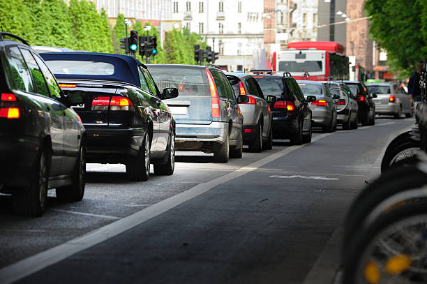 istock Queueing cars in the city 186885892