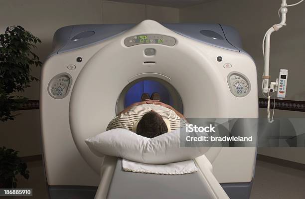 Mann In Scanner 2 Stockfoto und mehr Bilder von PET-Scan - PET-Scan, Computertomogramm, Krebs - Tumor