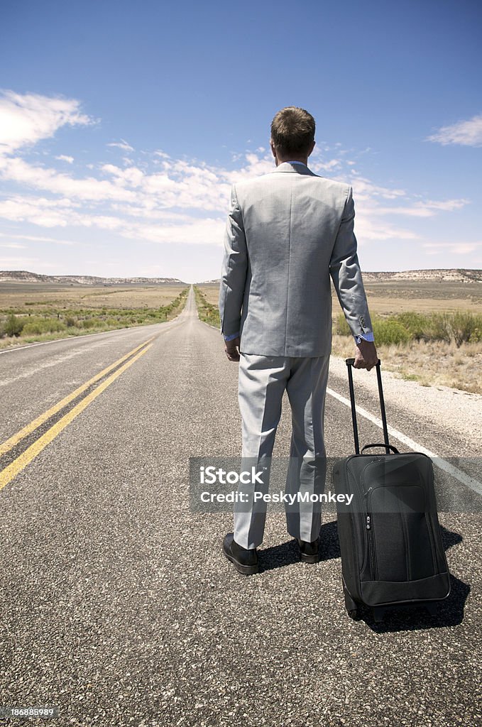 ビジネスマンは、スーツケ�ースを営む - 1人のロイヤリティフリーストックフォト