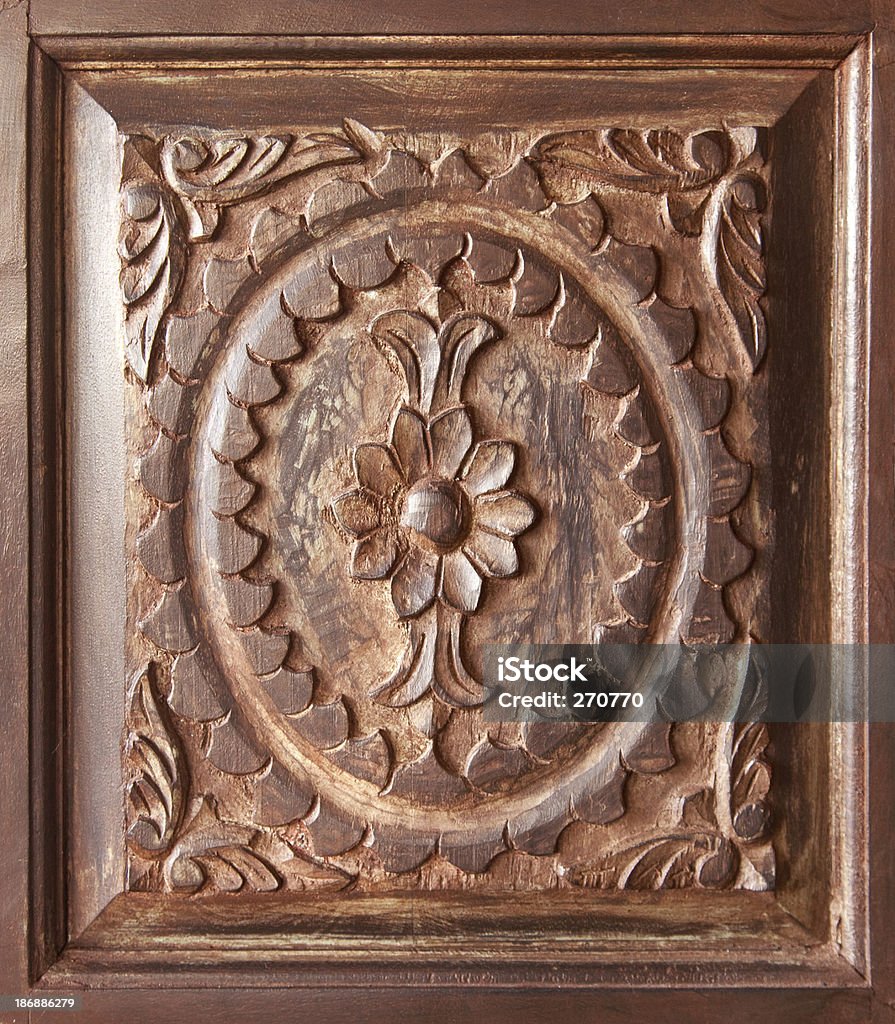 Enfeitado painel de madeira velha na porta Medieval Marroquino - Royalty-free Antigo Foto de stock