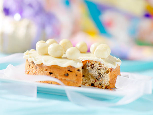 simnel торт - portion serving size copy space icing стоковые фото и изображения