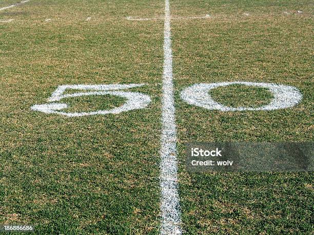 Linha Das Cinquenta Jardas - Fotografias de stock e mais imagens de Ao Ar Livre - Ao Ar Livre, Campo Desportivo, Cor verde