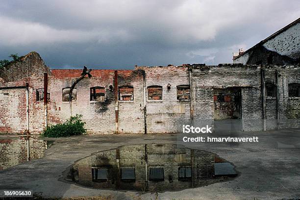 Perfeito Reflexão - Fotografias de stock e mais imagens de Abandonado - Abandonado, Fotografia - Imagem, Horizontal