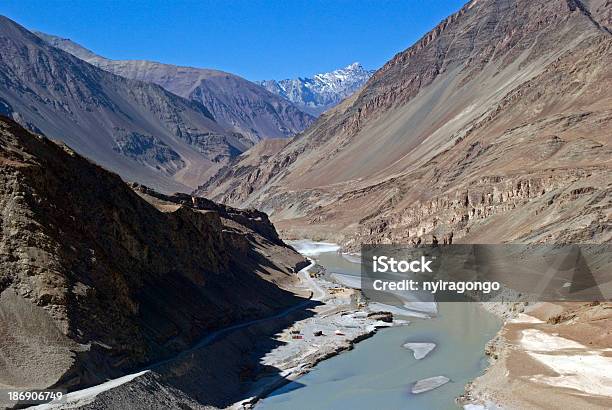 Confluence В И Реки Инд Занскар Ladakh Индия — стоковые фотографии и другие картинки Азия - Азия, Альпинизм, Вид с воздуха