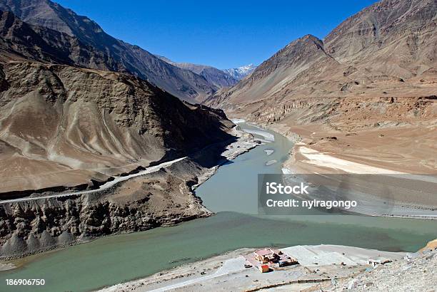Confluence В И Реки Инд Занскар Ladakh Индия — стоковые фотографии и другие картинки Азия - Азия, Альпинизм, Вид с воздуха