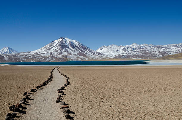 istock Volcanoes and lakes 186907499
