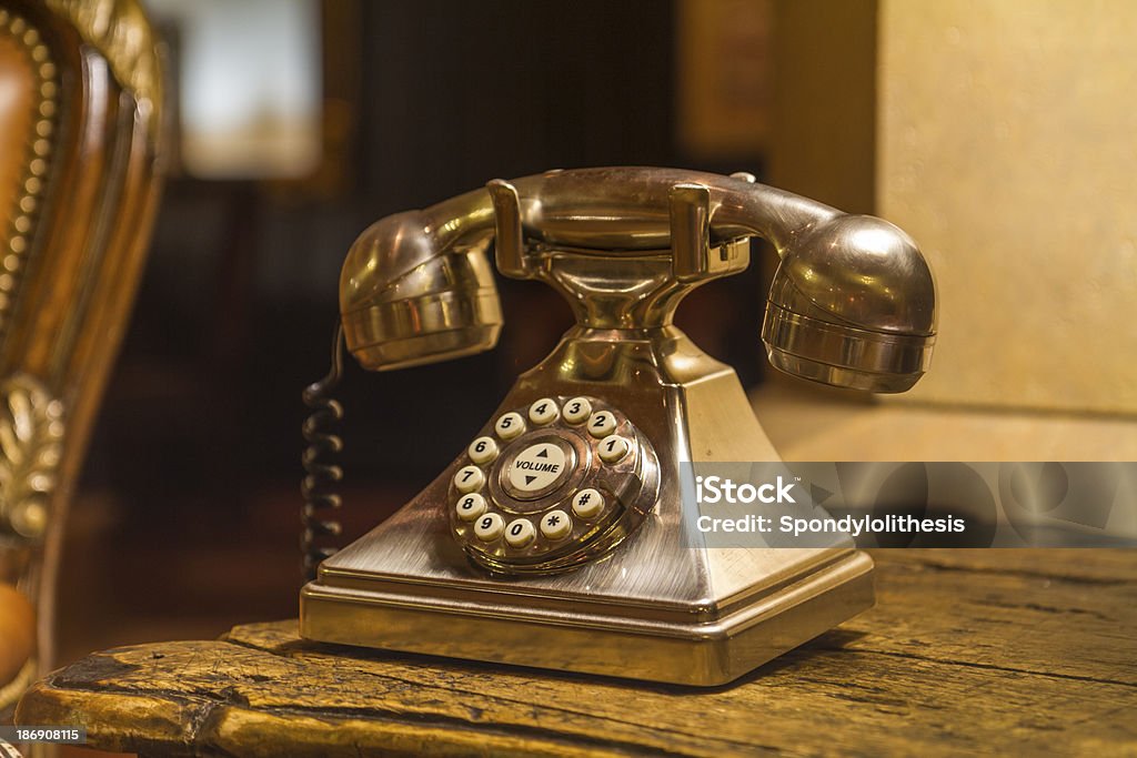 Golden vecchio telefono - Foto stock royalty-free di Affari