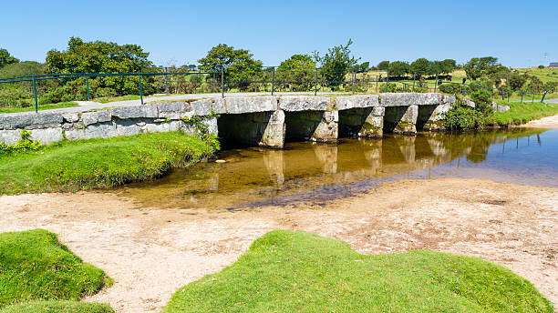 clapper bridge bodmin przycumują kornwalia - bodmin moor zdjęcia i obrazy z banku zdjęć