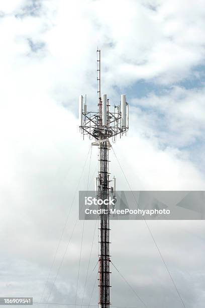 Variedad Antena De Teléfono Foto de stock y más banco de imágenes de Acero - Acero, Aire libre, Alto - Descripción física