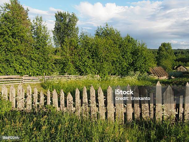 Ogrodzenie W Countryside - zdjęcia stockowe i więcej obrazów Chmura - Chmura, Drewno - Tworzywo, Drzewo
