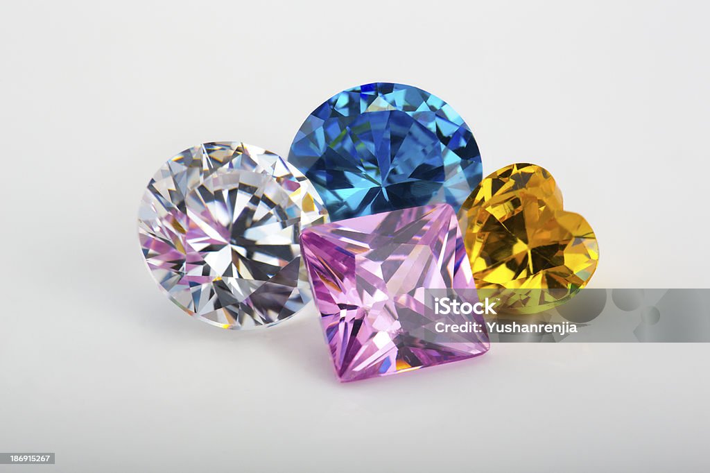Quatre diamants de couleur - Photo de Diamant - Pierre précieuse libre de droits