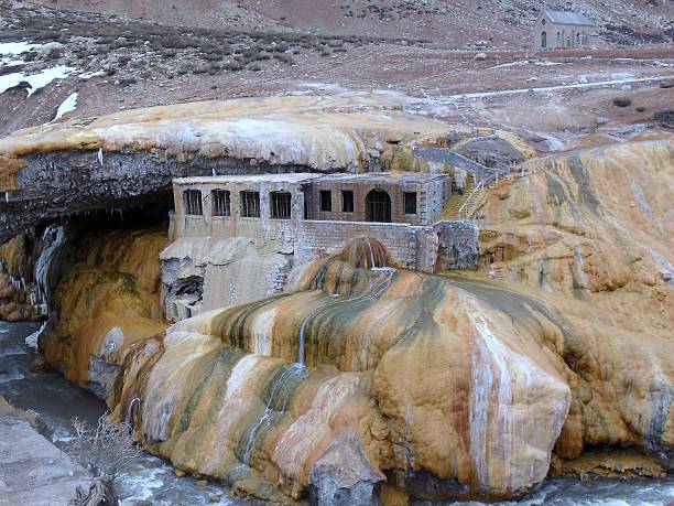 istock Abandoned hot baths hotel on Del Inca Bridge 186917463