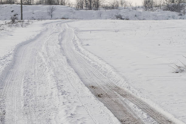 istock Prints of wheels on a snow 186917698