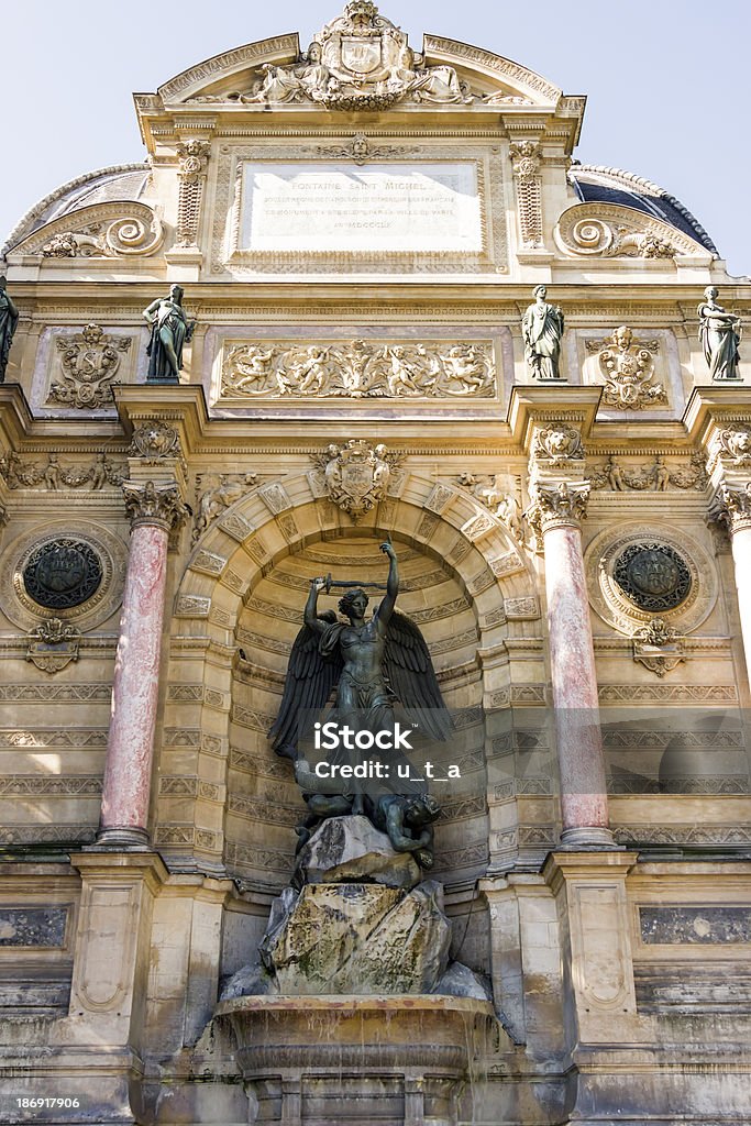 Saint Michael fonte, Paris, França - Foto de stock de 1858 royalty-free