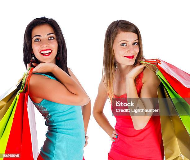 Meninas Desfrutar De Compras Juntos - Fotografias de stock e mais imagens de Adulto - Adulto, Alegria, Beleza