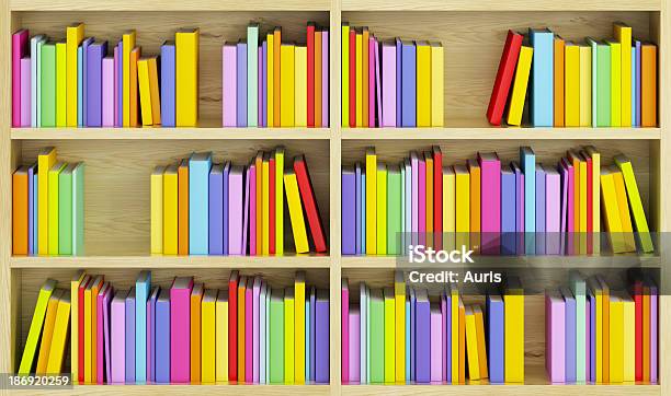 Estante Com Multicolored Livros - Fotografias de stock e mais imagens de Biblioteca - Biblioteca, Capa de Livro, Coleção