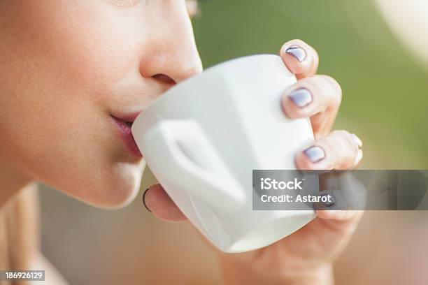 Beber Café - Fotografias de stock e mais imagens de 20-24 Anos - 20-24 Anos, Adulto, Amor