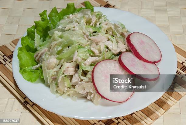 Salat Mit Hühnchen Ein Greenrettich Stockfoto und mehr Bilder von Blatt - Pflanzenbestandteile - Blatt - Pflanzenbestandteile, Fleisch, Fotografie