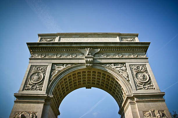 ワシントンスクエア凱旋門 - new york city new york state greenwich village washington square triumphal arch ストックフォトと画像