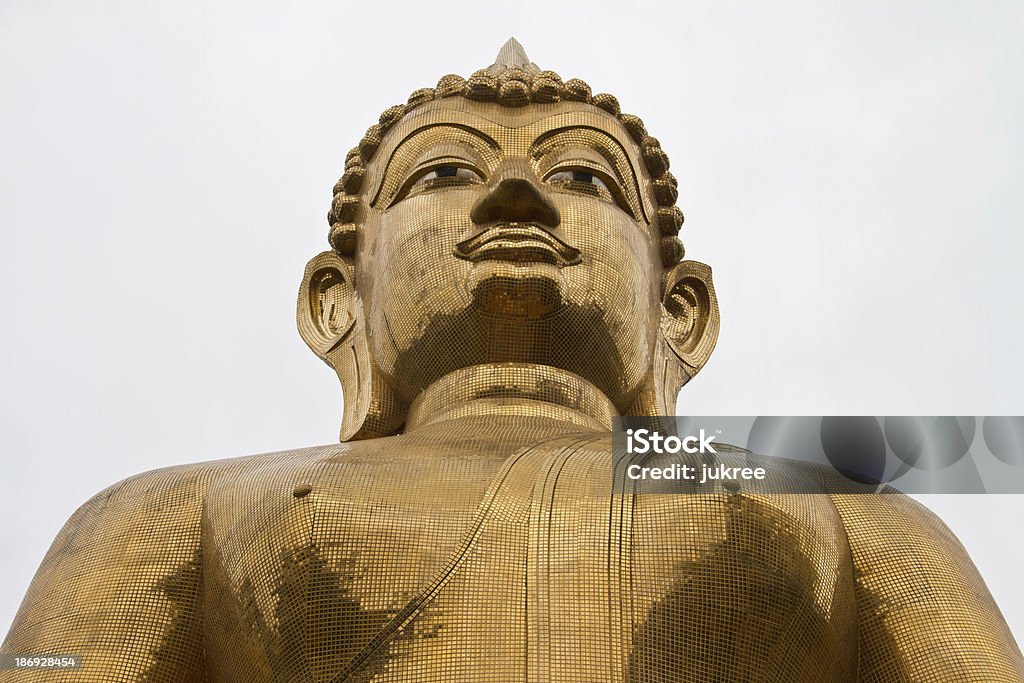 Estatua Dorada de buda - Foto de stock de Amarillo - Color libre de derechos