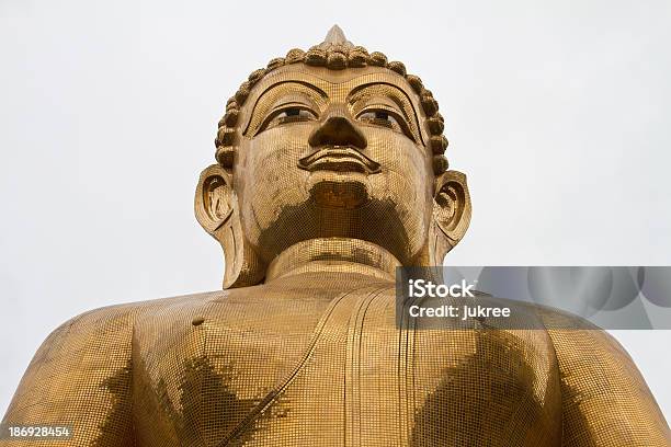 Statua Di Buddha In Oro - Fotografie stock e altre immagini di Asia - Asia, Blu, Buddha