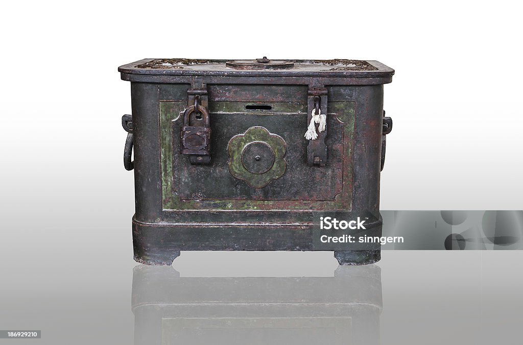 Isolado velho e caixa de ferro enferrujado Verde - Foto de stock de Fechadura royalty-free