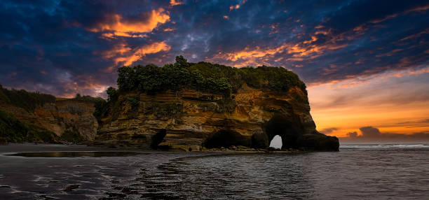 istock Sunrise awakens Elephant rock 1869292930