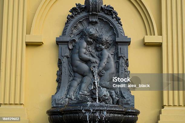 Fontana Con Angeli - Fotografie stock e altre immagini di Acqua - Acqua, Angelo, Argentina - America del Sud