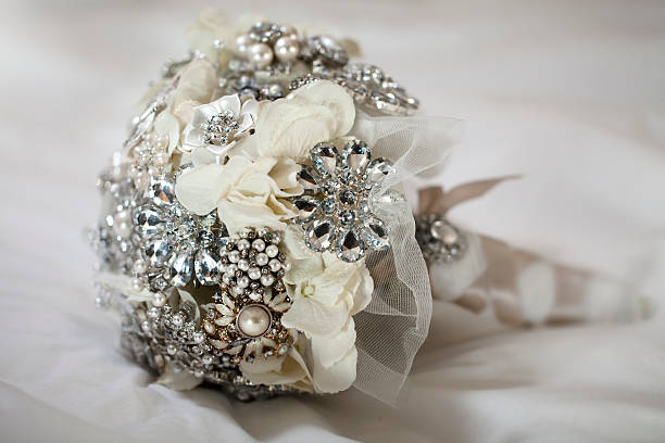 istock Bridal brooch bouquet 186930378
