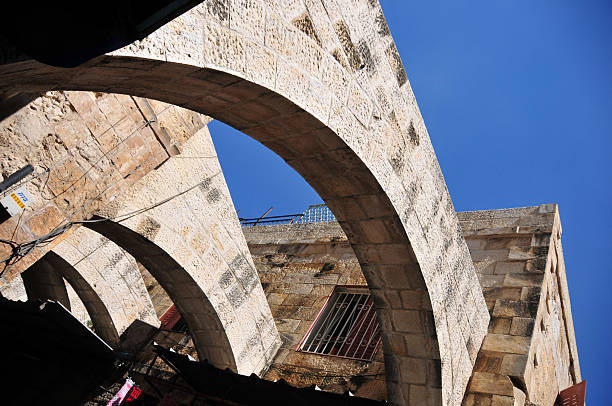 jerusalém, israel: pedra arcos em el wad ha gai street - ha gai imagens e fotografias de stock