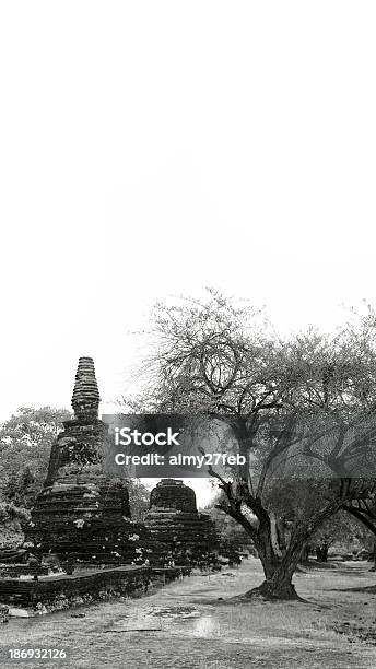 Pagoda Starożytnych Świątyń I Starych Drzewo W Od Tajlandia - zdjęcia stockowe i więcej obrazów Architektura