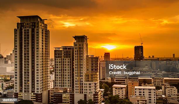 Cidade De Banguecoque Ao Pôr Do Sol - Fotografias de stock e mais imagens de Alto - Descrição Física - Alto - Descrição Física, Ao Ar Livre, Arquitetura