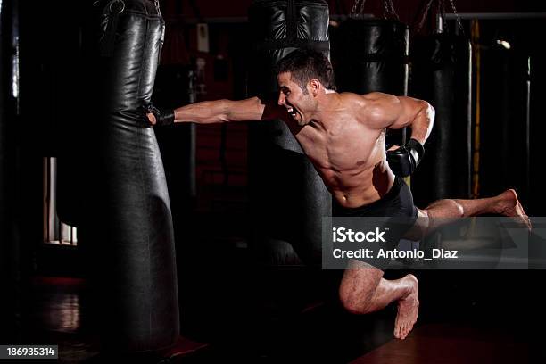 Superman Punch In Palestra - Fotografie stock e altre immagini di Adulto - Adulto, Aggressione, Allenamento