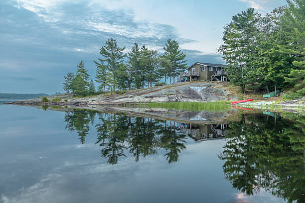 istock House At The Lake 186936836