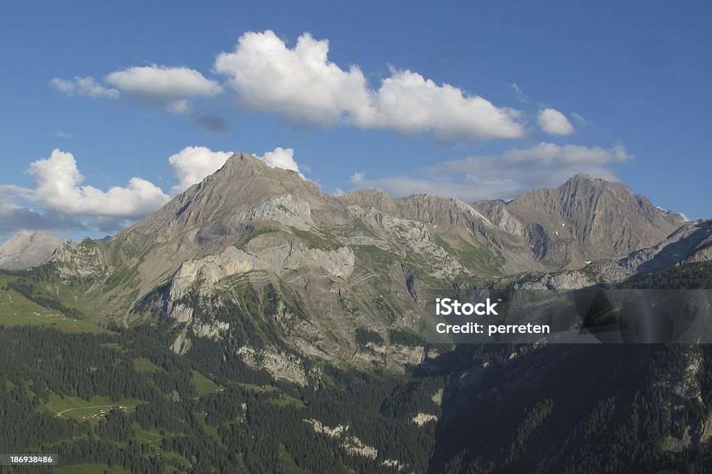 Belas montanhas o Bernese Oberland - Foto de stock de Alpes europeus royalty-free