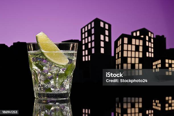 Metrópolis Mojito Cocktail - Fotografias de stock e mais imagens de Abuso de Álcool - Abuso de Álcool, Amarelo, Ao Ar Livre