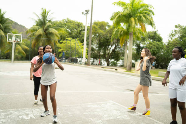istock Ready to shoot the basketball into the net 1869415897