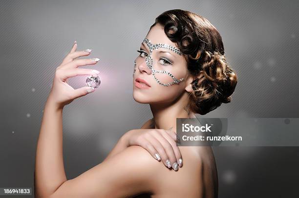 Chica Con Maquillaje De Diamante Foto de stock y más banco de imágenes de Bling Bling - refrán en inglés - Bling Bling - refrán en inglés, Mujeres, Adulto