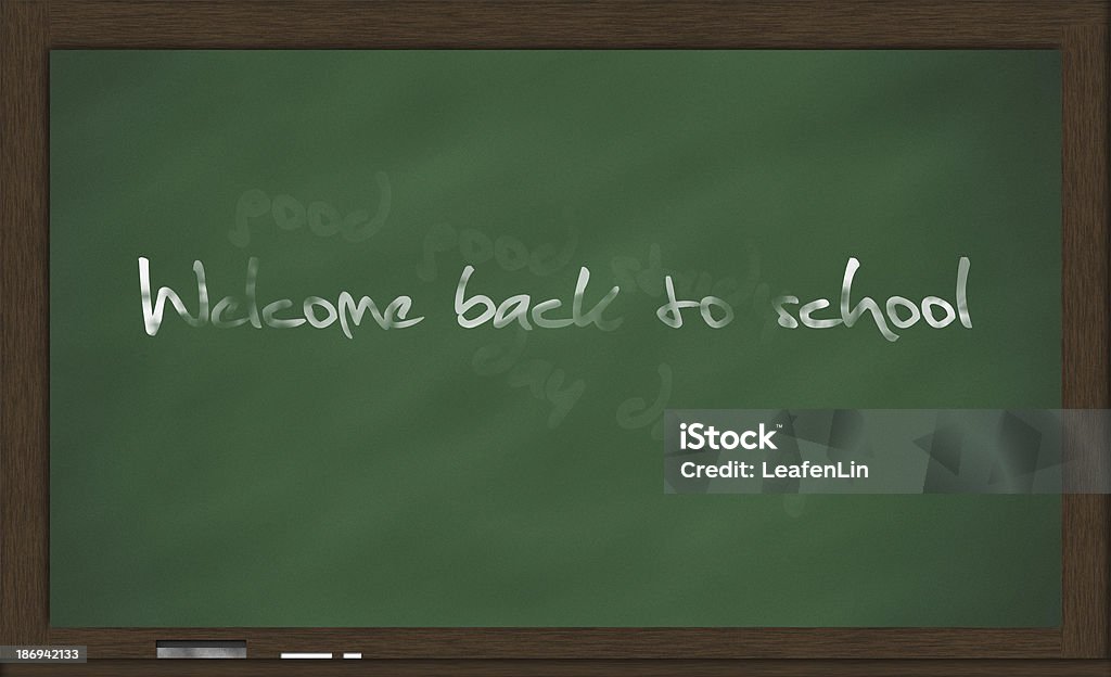 Chalkboard con parole Bentornati a scuola - Foto stock royalty-free di Annuncio