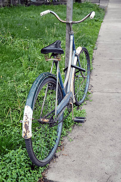 istock Classic vintage retro city bicycle 186944220