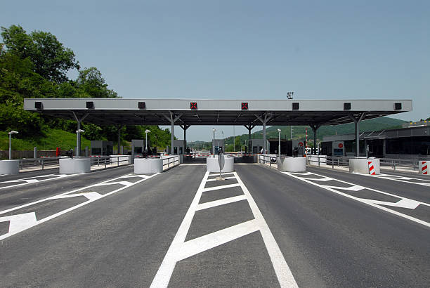 paiement de l'autoroute - péage photos et images de collection