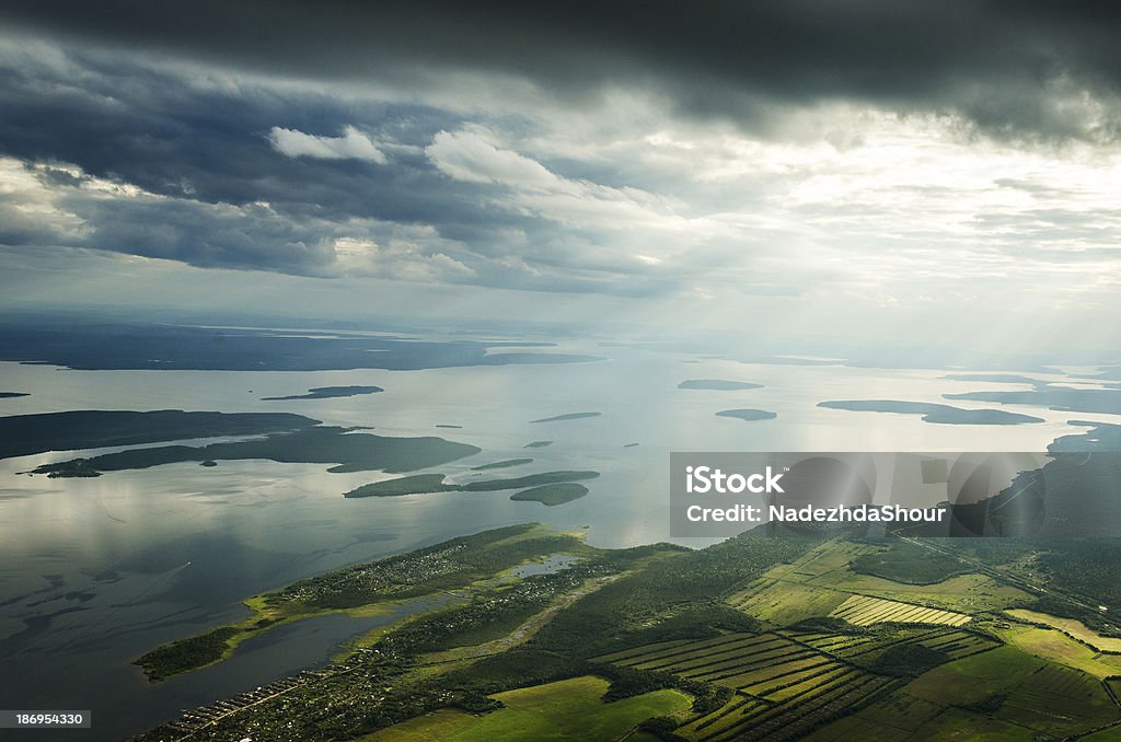 Pájaro vista al lago - Foto de stock de Agua libre de derechos