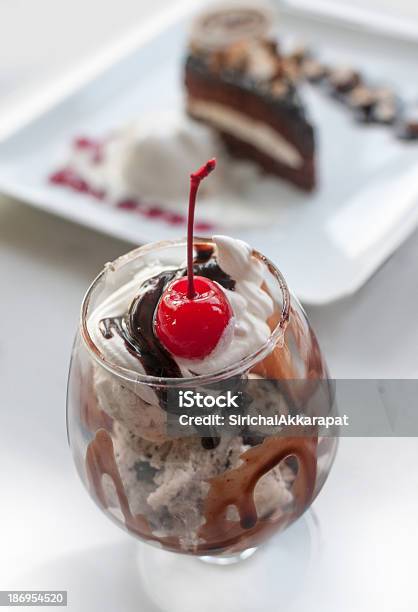 Sundae - Fotografias de stock e mais imagens de Açúcar - Açúcar, Bebida, Cereja